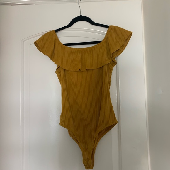 Pacsun Yellow Off the Shoulder Bodysuit - Picture 1 of 3